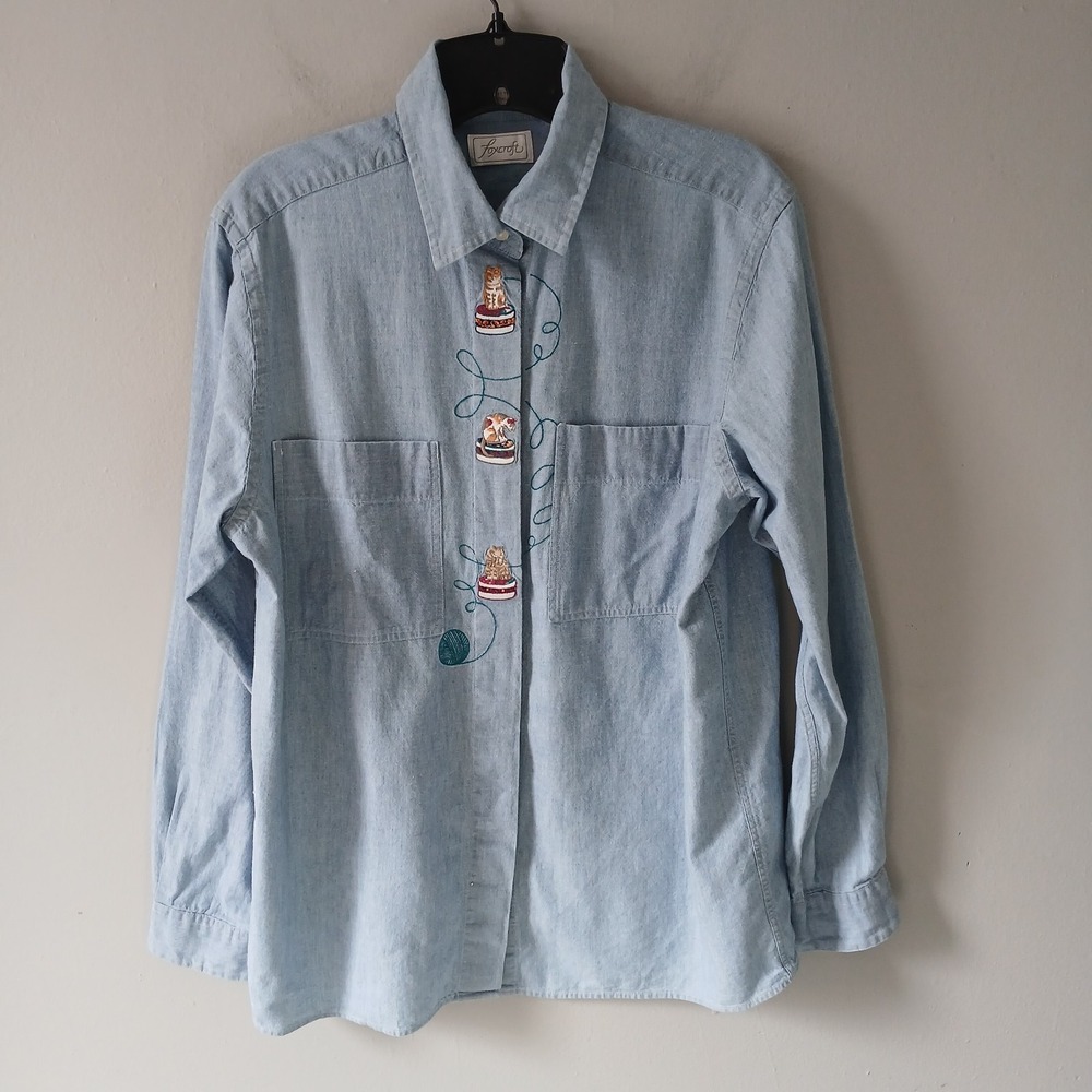 Foxcroft Women's Size 10 Vintage‎ Blue Denim Button Down Shirt Cats Embroidered